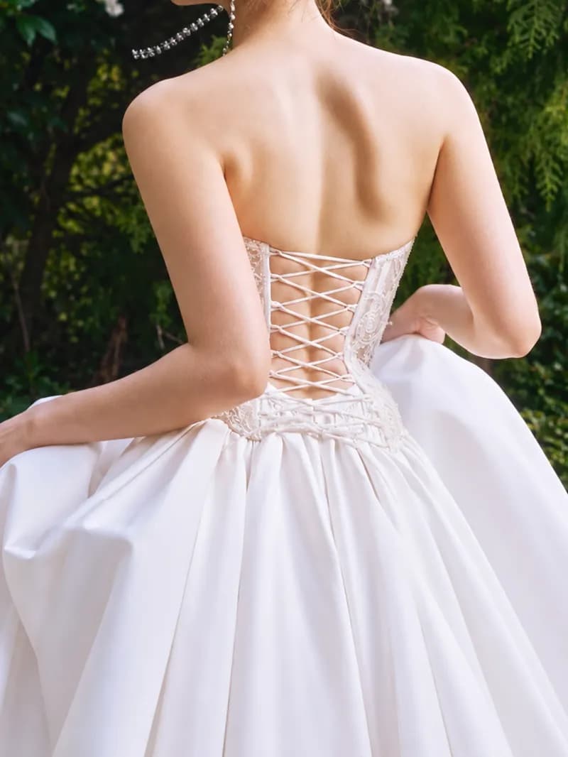 Esme Lace, foto 2